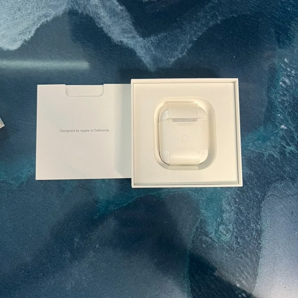 AirPods first generation - Picture 2 of 5